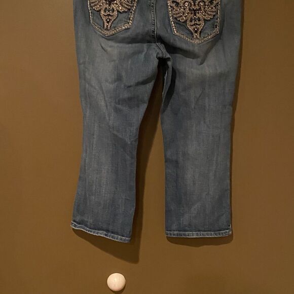 Grace in La Cropped Jeans - Picture 5 of 16